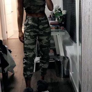 Aritzia TNA camo joggers